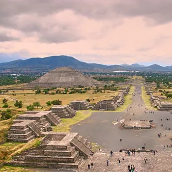 Piramida Słońca w Teotihuacan